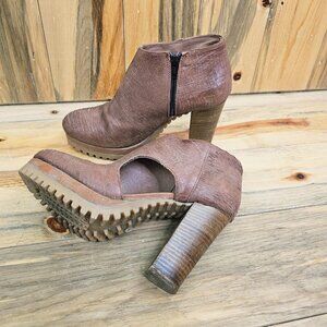 Domino Italian Platform Bootie Size 39 / 9